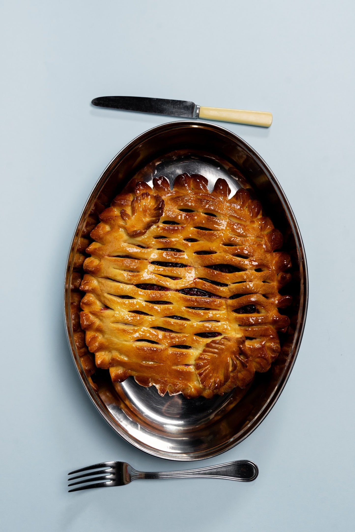 Paj z gruszką i brusznicą