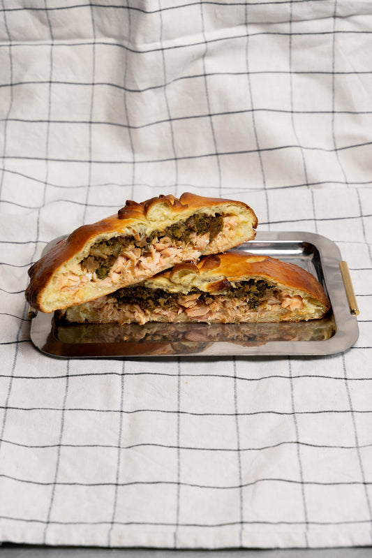 Paj z łososiem i brokułami